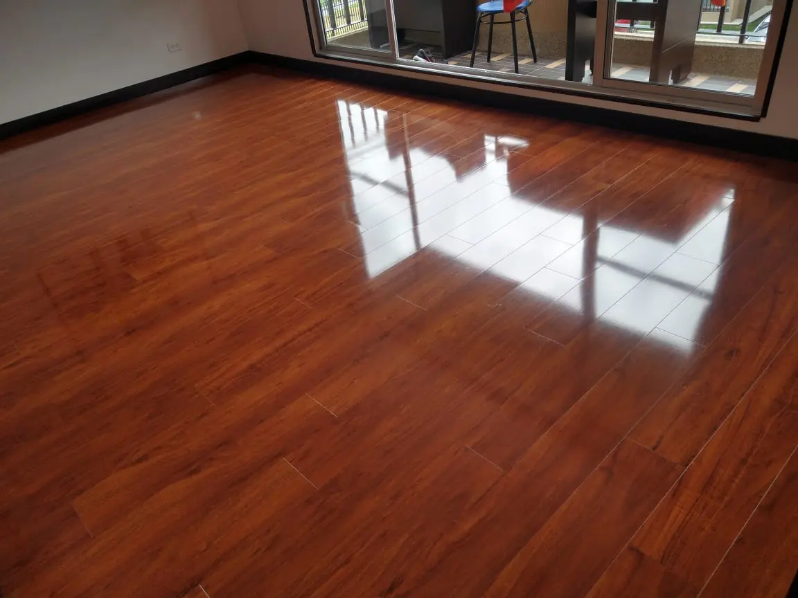 Trabajo de Instalación de Pisos - Ober Avila